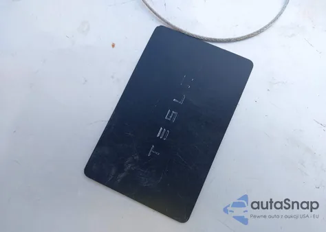 2021 Tesla Model 3 Standard Range Plus Rear-Wheel Drive z USA, uszkodzony, nr VIN 5YJ3E1EA4MF919903